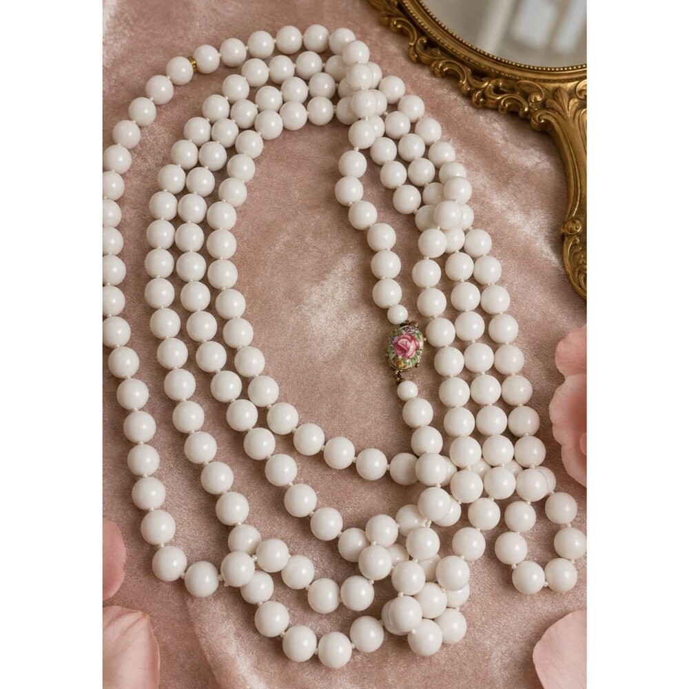 Vintage 1950s Japan White Bead Necklace 44.5” Floral Clasp Flapper Style Knotted